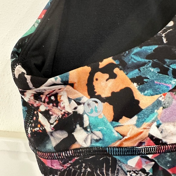 Lululemon bra 8 - Picture 3 of 5